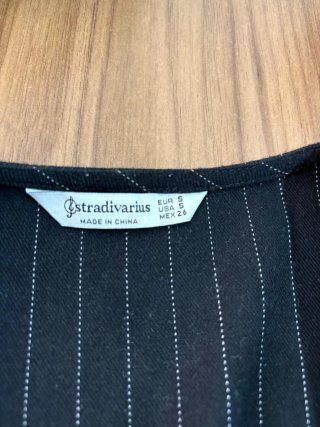 Vestido Stradivarius Negro sexy escote rayas mujer