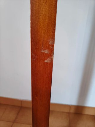 Lámpara de pie de madera con pantalla