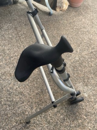 Andador de aluminio plegable