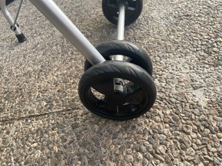 Andador de aluminio plegable