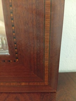Cómoda de madera con espejo