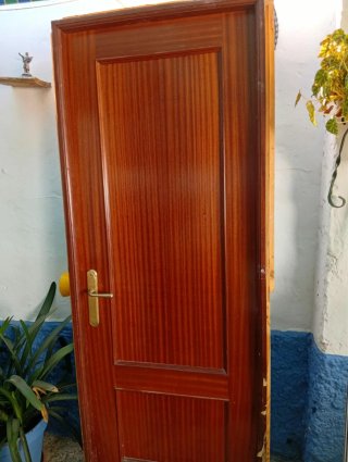 Puerta de madera interior