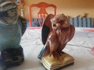 Figuras de búhos decorativos