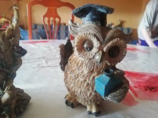 Figuras de búhos decorativos