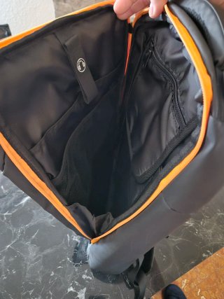 Mochila Konix Naruto Negra y Naranja