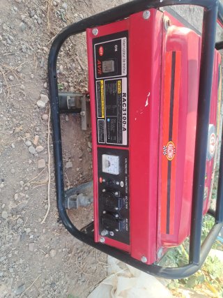Generador Eléctrico Rojo