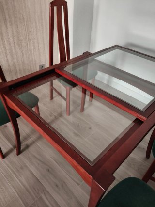 Mesa de comedor con 4 sillas