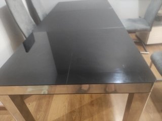 Mesa Comedor sin sillas incluidas, recién tapizada
