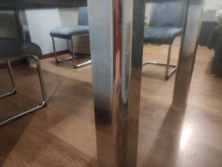 Mesa Comedor sin sillas incluidas, recién tapizada