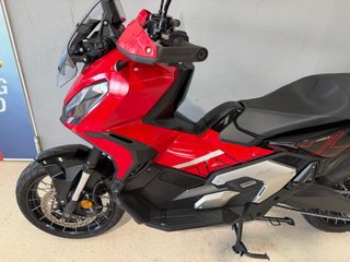 Honda X-ADV Negra y Roja