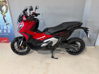 Honda X-ADV Negra y Roja