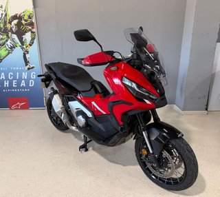 Honda X-ADV Negra y Roja