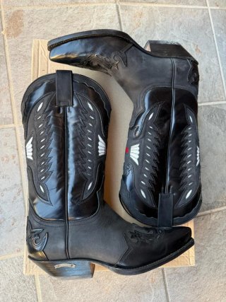 Botas de cuero negras