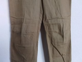 Pantalón "Adolfo Domínguez" tono mostaza. Versátil