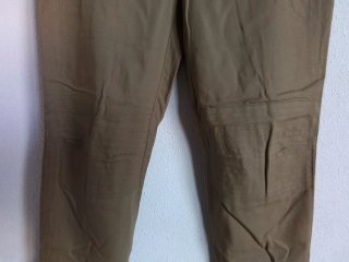Pantalón "Adolfo Domínguez" tono mostaza. Versátil