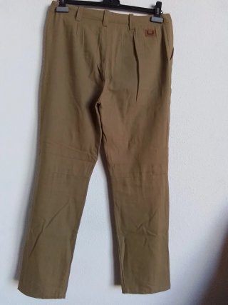 Pantalón "Adolfo Domínguez" tono mostaza. Versátil