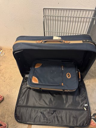 Maletas de viaje azul y beige
