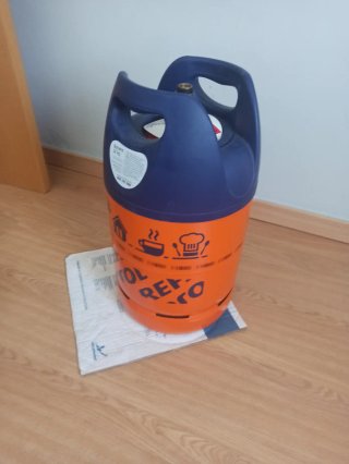 Estufa de gas negra y gris