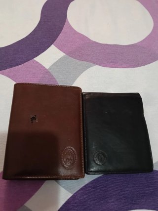 Carteras de piel marron y negra