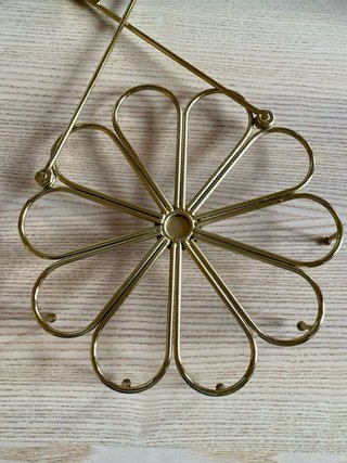 Perchero puerta flor dorado metal