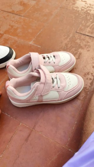 Zapatillas deportivas rosas y blancas talla 30