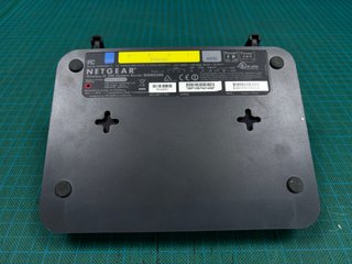 Router Netgear N300 DGN2200
