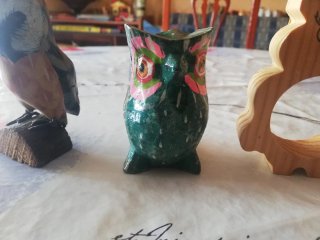 Figuras de búhos decorativos