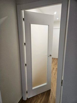 Puerta lacada blanco con cristal