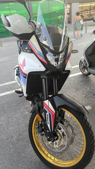 Honda Transalp XL 750 Blanca y Dorada