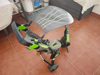 Triciclo infantil con toldo y manillar