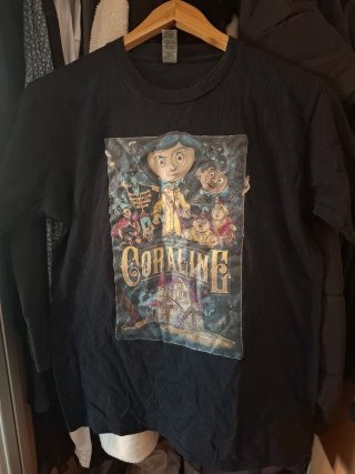 Camiseta Coraline Negra Multicolor
