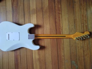 Guitarra Eléctrica Blanca Tipo Stratocaster