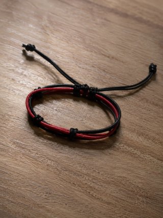 Pulsera ajustable negra y roja