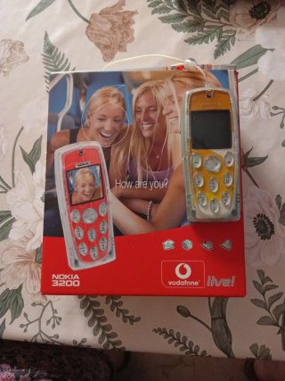 Nokia 3200 Naranja y Amarillo