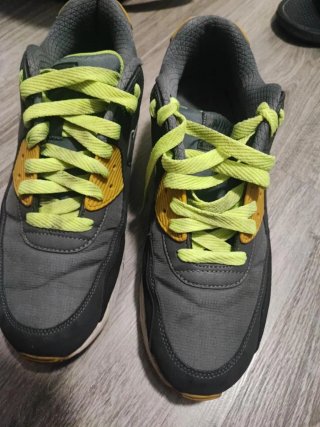 Zapatillas Nike grises y verdes