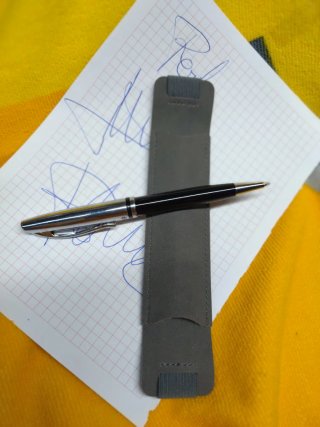 Bolígrafo Pelikan Negro y Plateado