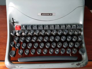 Máquina de escribir Hispano Olivetti