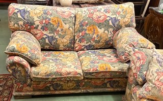 Conjunto Sofá y Puf Floral