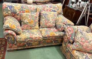 Conjunto Sofá y Puf Floral