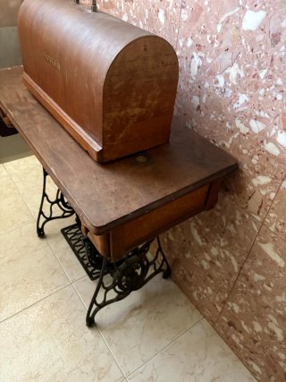 Máquina de coser Singer antigua