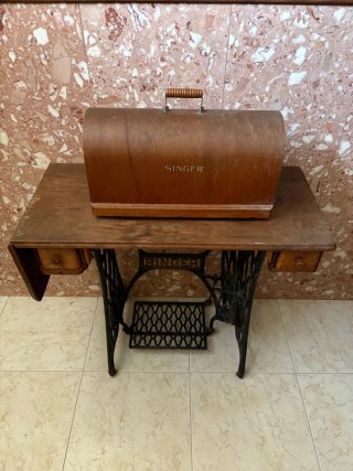 Máquina de coser Singer antigua