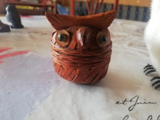 Figuras de búhos decorativos