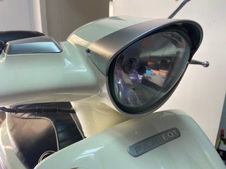 Peugeot Django 125 Scooter Blanco y Rojo