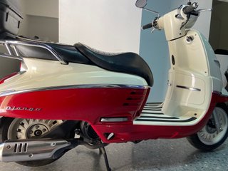 Peugeot Django 125 Scooter Blanco y Rojo