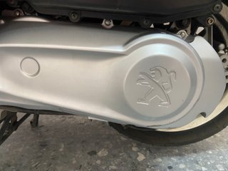 Peugeot Django 125 Scooter Blanco y Rojo