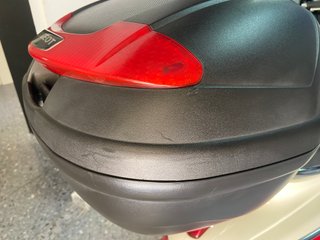Peugeot Django 125 Scooter Blanco y Rojo