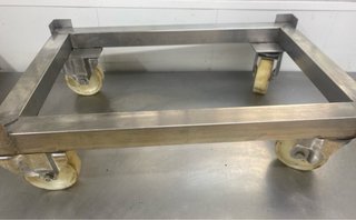 Carro Metálico para Caja de Pollos