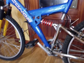 Bicicleta Conor mediana con suspensión