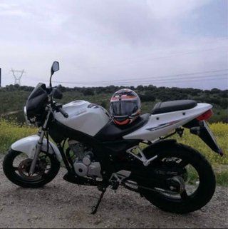 Moto DAELIM Roadwin 125cc Blanca.