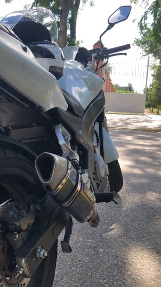 Moto DAELIM Roadwin 125cc Blanca.